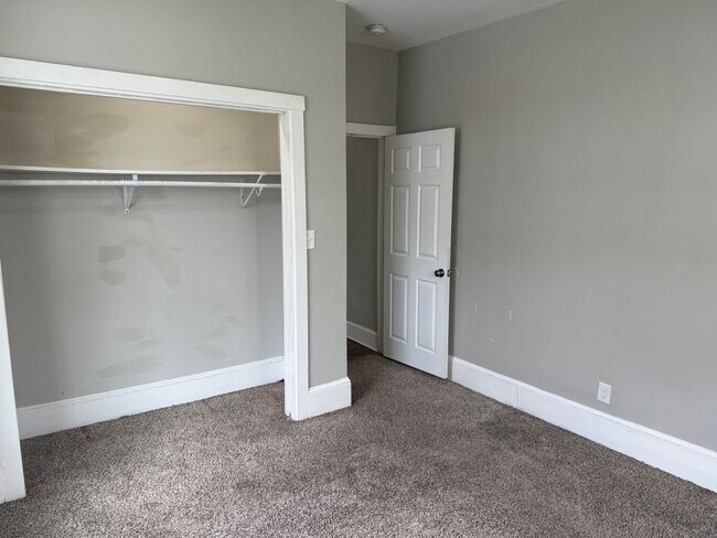 Building Photo - 528 E King St