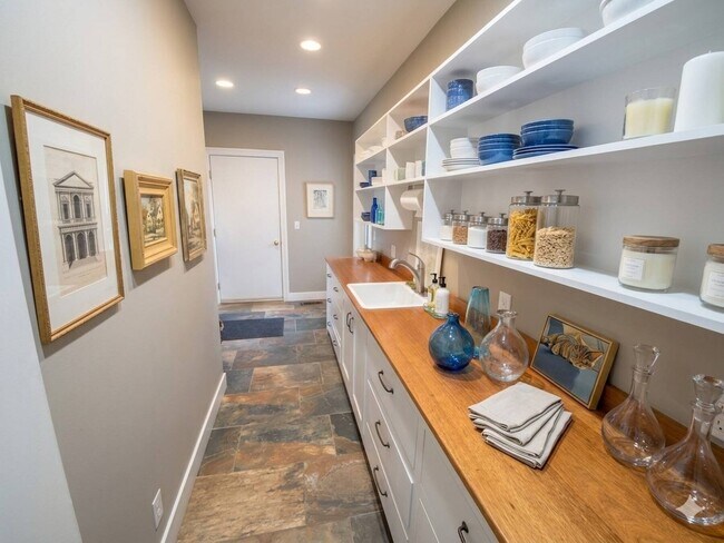 Building Photo - 35 Cove Dr