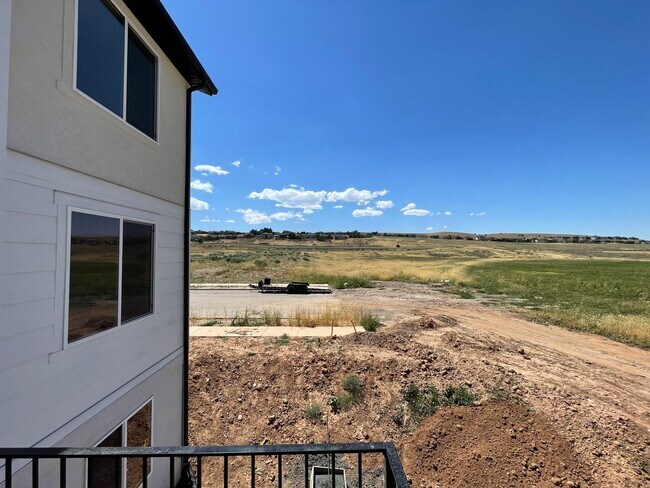 Building Photo - 3-Bedroom Townhome in Santaquin!