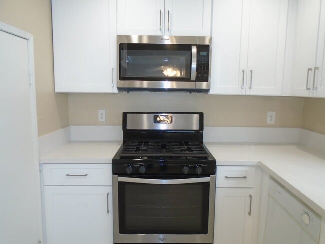 303 - Kitchen - Stonewood Apartments