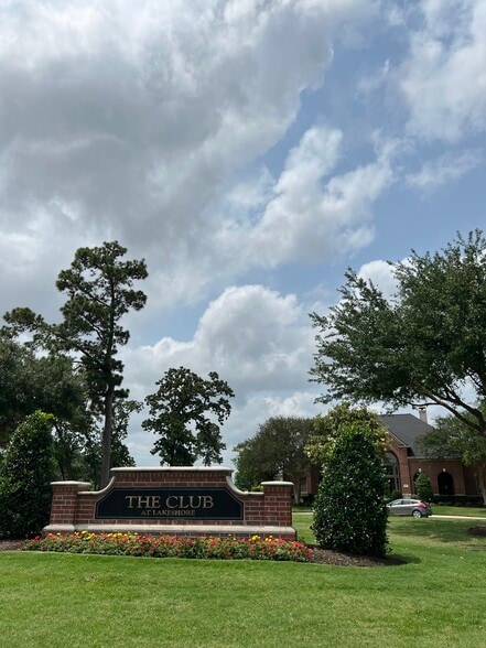 Building Photo - 12827 Pecan Shores Dr