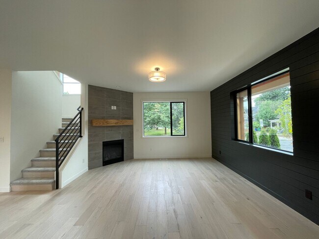 Building Photo - 4Bd/2.5Ba Corner Home in Desireable Portsmouth Neighborhood ~ Newly Built, Quartz Countertops, Si...