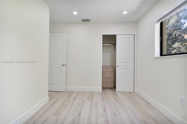 Building Photo - 255 Grant Dr