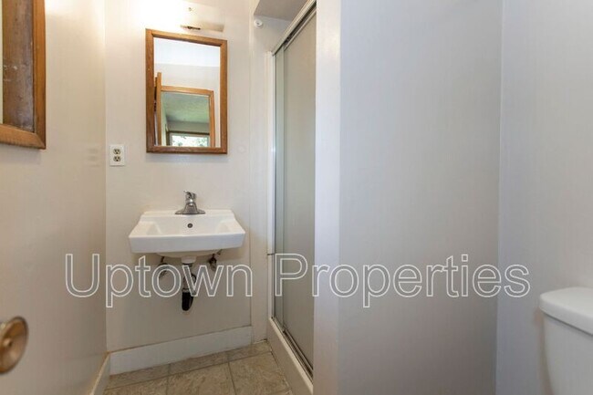 Building Photo - 9370 SW Killarney Ln