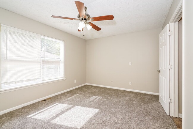 Building Photo - 819 Bitter Bark Ln