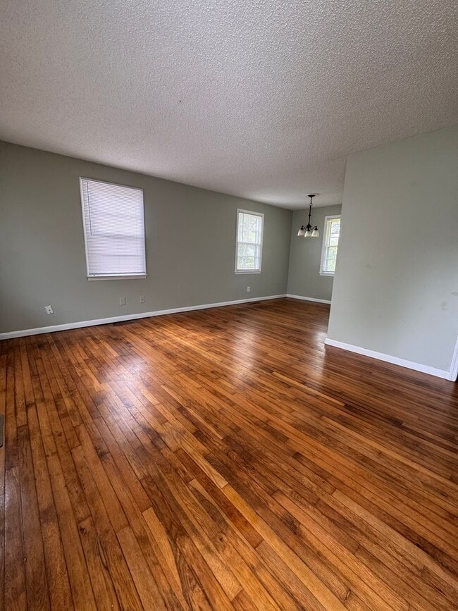 Building Photo - 503 Henderson Dr