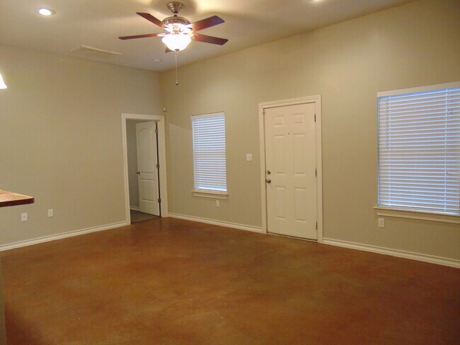 Building Photo - 1712-23