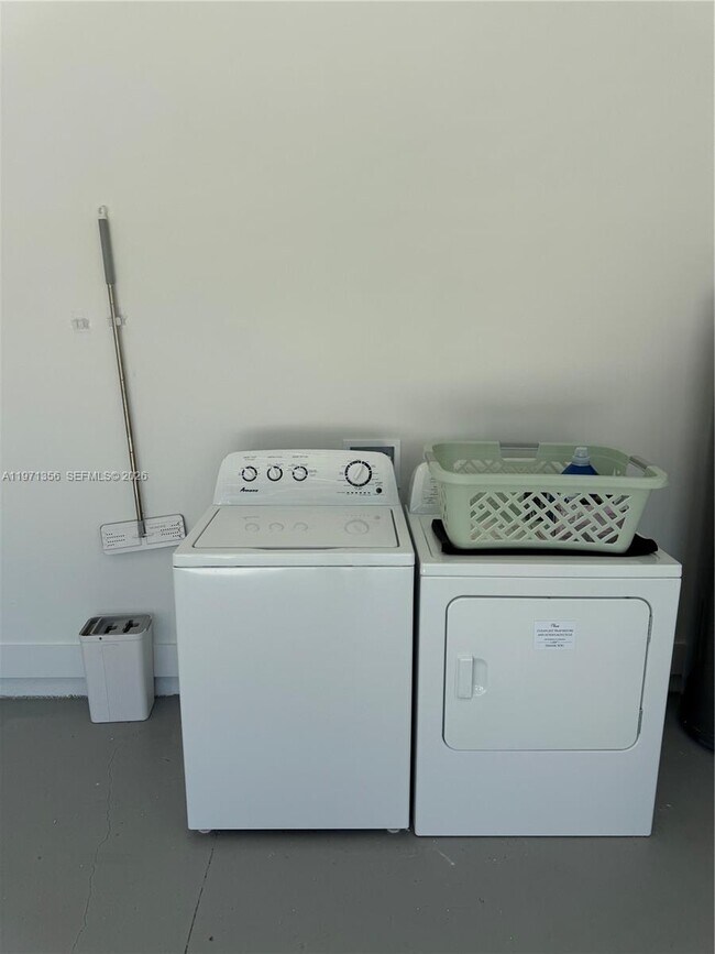 Building Photo - 18 Organ St