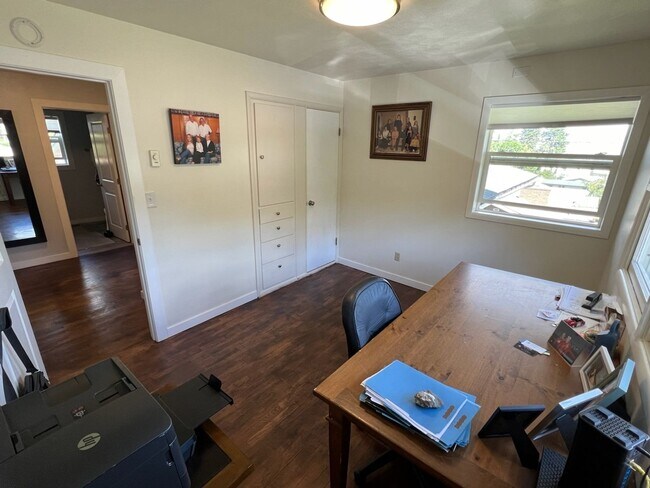 Building Photo - 2322 Fifth St