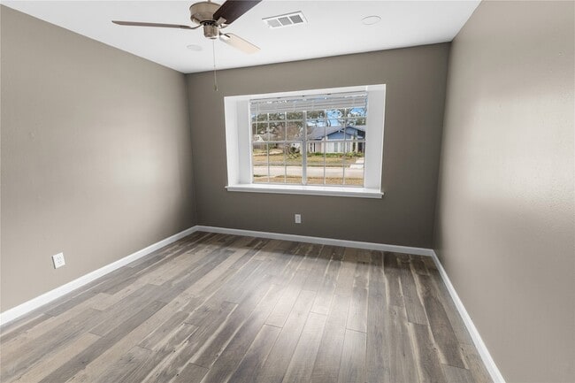 Building Photo - 302 Shadow Creek Dr