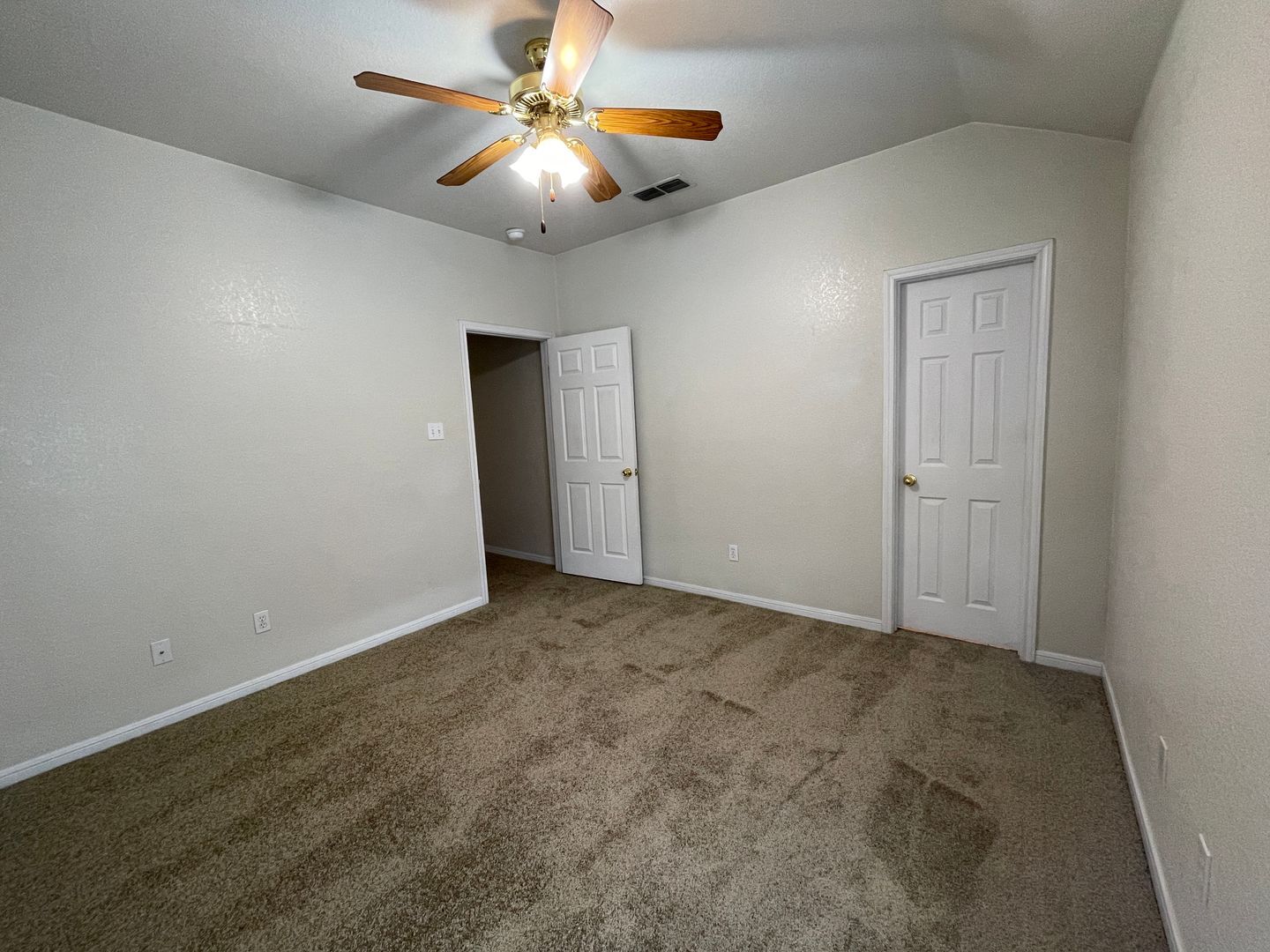 Building Photo - 1906 Charleston Ct