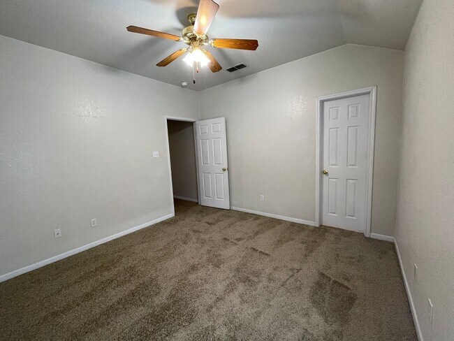 Building Photo - 1906 Charleston Ct