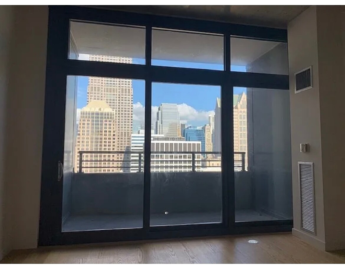 Building Photo - 235 W Van Buren St