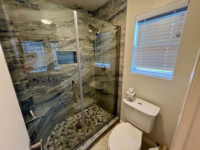 Building Photo - Beautiful 3-Bedroom Condo in Villas at Cal...