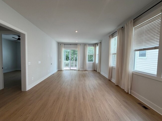 Building Photo - 1788 Flora Ln