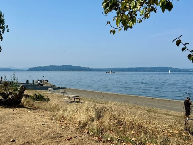 Building Photo - West Seattle ~ Alki Beach Home