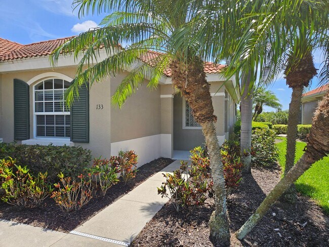 Building Photo - Seasonal Short-Term 3 Bedroom 2 Bathroom Heated Pool Home located in Venetian Club & River Club!