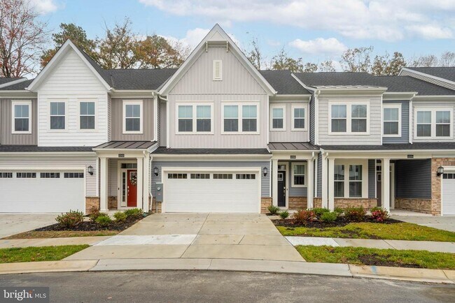 Building Photo - 32066 White Tail Dr