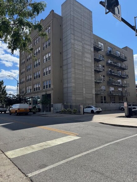 Building Photo - 112 11th St