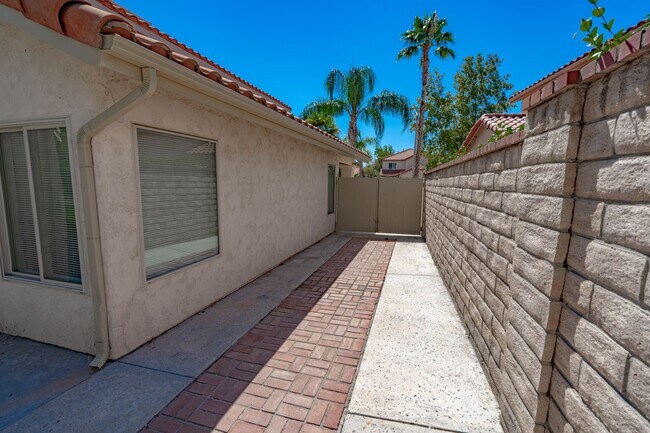 Building Photo - 24921 Chicory Ct