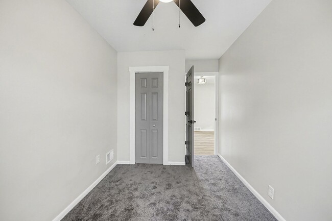 Building Photo - Updated 3BR Upper Unit with Garage Parking and Porch