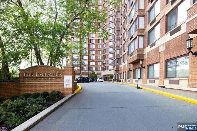 Building Photo - 100 Old Palisade Rd