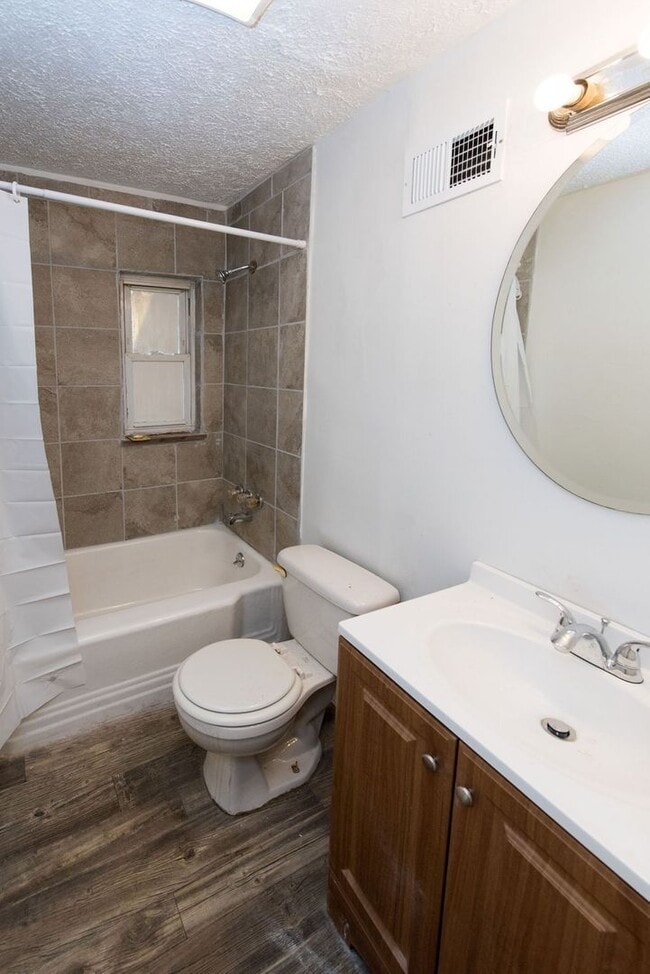 Building Photo - PRICE HILL-NICE 3 BEDROOM 1 BATH RANCH with