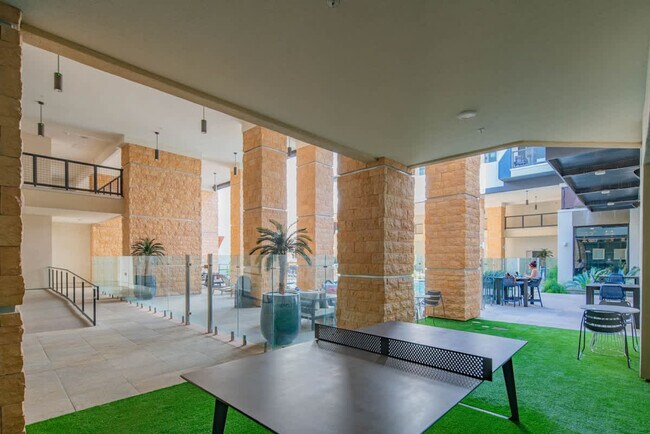 Building Photo - 15501 N Dial Blvd