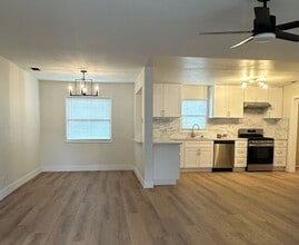 Building Photo - Beautiful newly renovated home