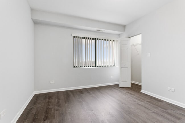 Building Photo - 2451 W Howard St