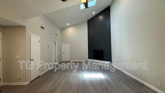 Building Photo - 217 Loring Ct