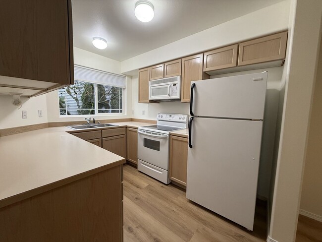 Building Photo - Warm & Cozy 2BD/1.5BTH Townhome for Rent i...