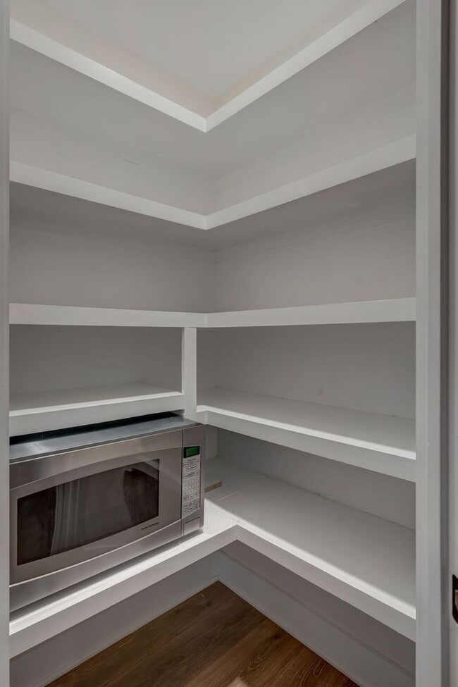 Building Photo - Modern 4 Bedroom/ 3 Bath Home in East Nash...