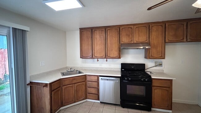 Building Photo - 2109 Sharon Way