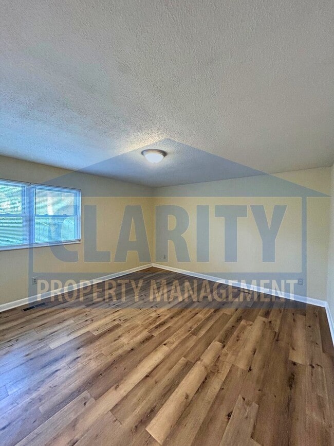 Building Photo - Three bedroom home w/ two bonus rooms!