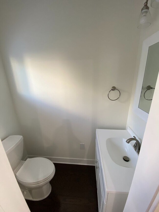 Building Photo - Room in 3 Bedroom Townhome at Seigle Point Dr