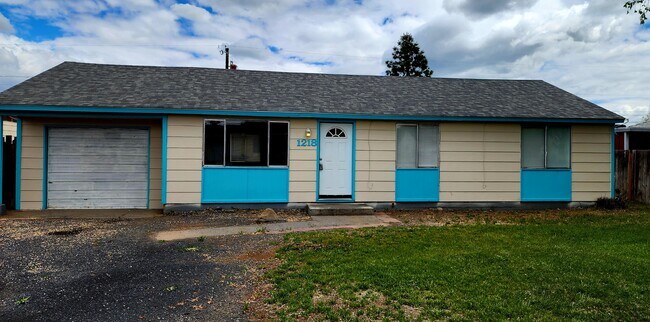 Building Photo - 1218 Lowry St