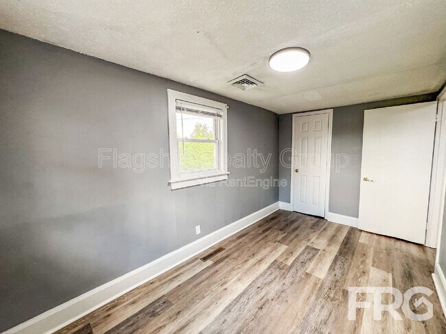 Building Photo - 600 Howell St