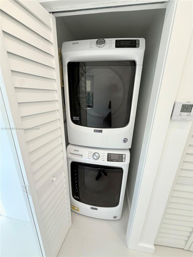 Building Photo - 1241 SW 30th Pl