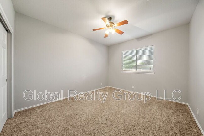 Building Photo - 2624 Cloverbrook Ln