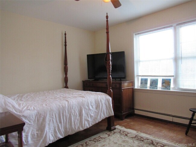 Building Photo - 63 River Rd