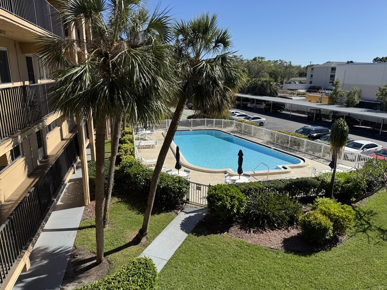 Building Photo - 2525 West Bay Dr