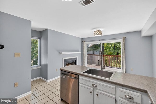 Building Photo - 18273 Leman Lake Dr