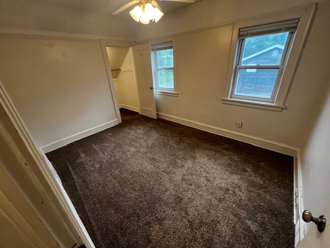 Building Photo - Duluth, MN - 2+ bed - 1 bath - Single Fami...