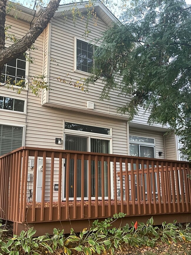 Building Photo - 942 Mesa Dr