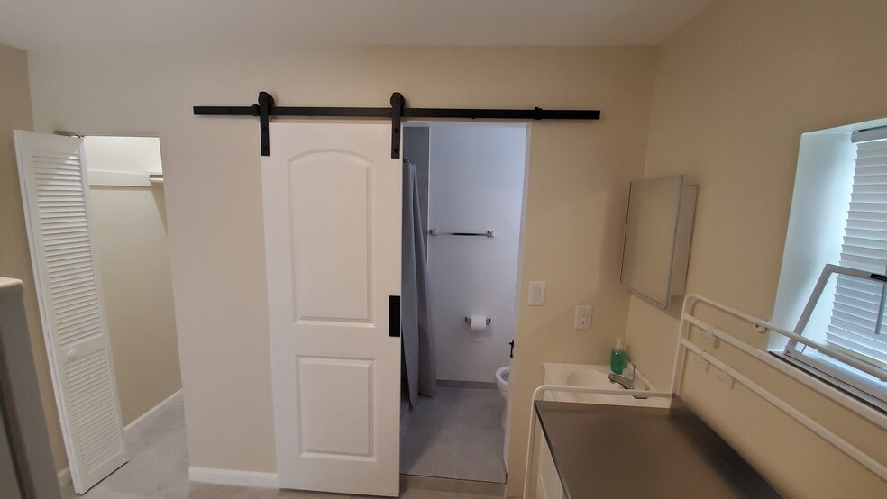 Building Photo - 3180 SW 6th St