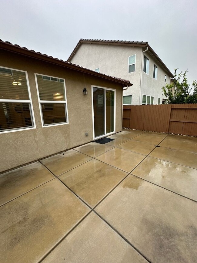 Building Photo - Beautiful Natomas 3 Bed / 2 Bath!
