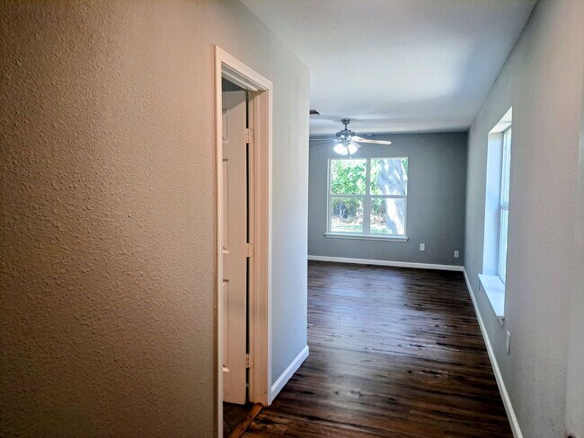 Building Photo - 4 bedroom, 2 bath home, Handicap accessible