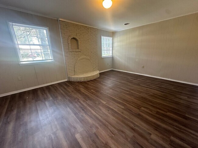 Building Photo - 705 Buena Vista Dr