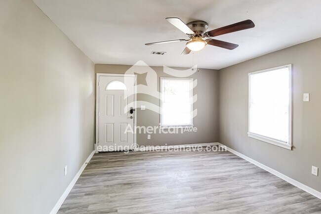 Building Photo - 1211 Laura Ave